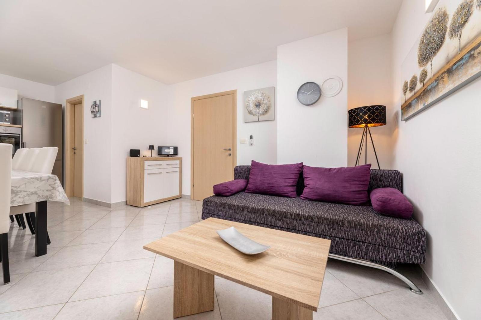 Apartman Jana 1 *
